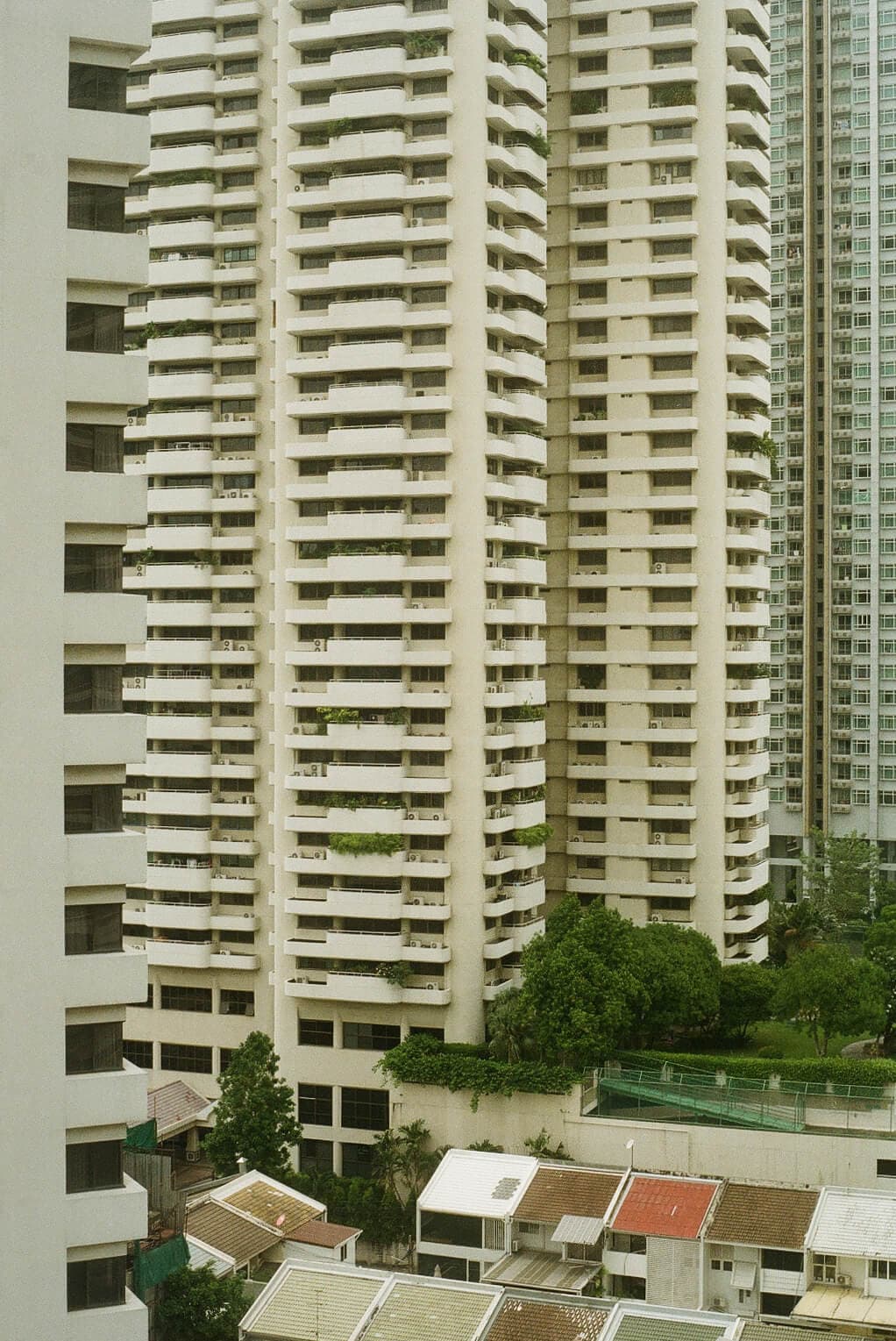Barthelemy de Mazenod | Architecture | Repetitive facade of a building in Bangkok, Thailand