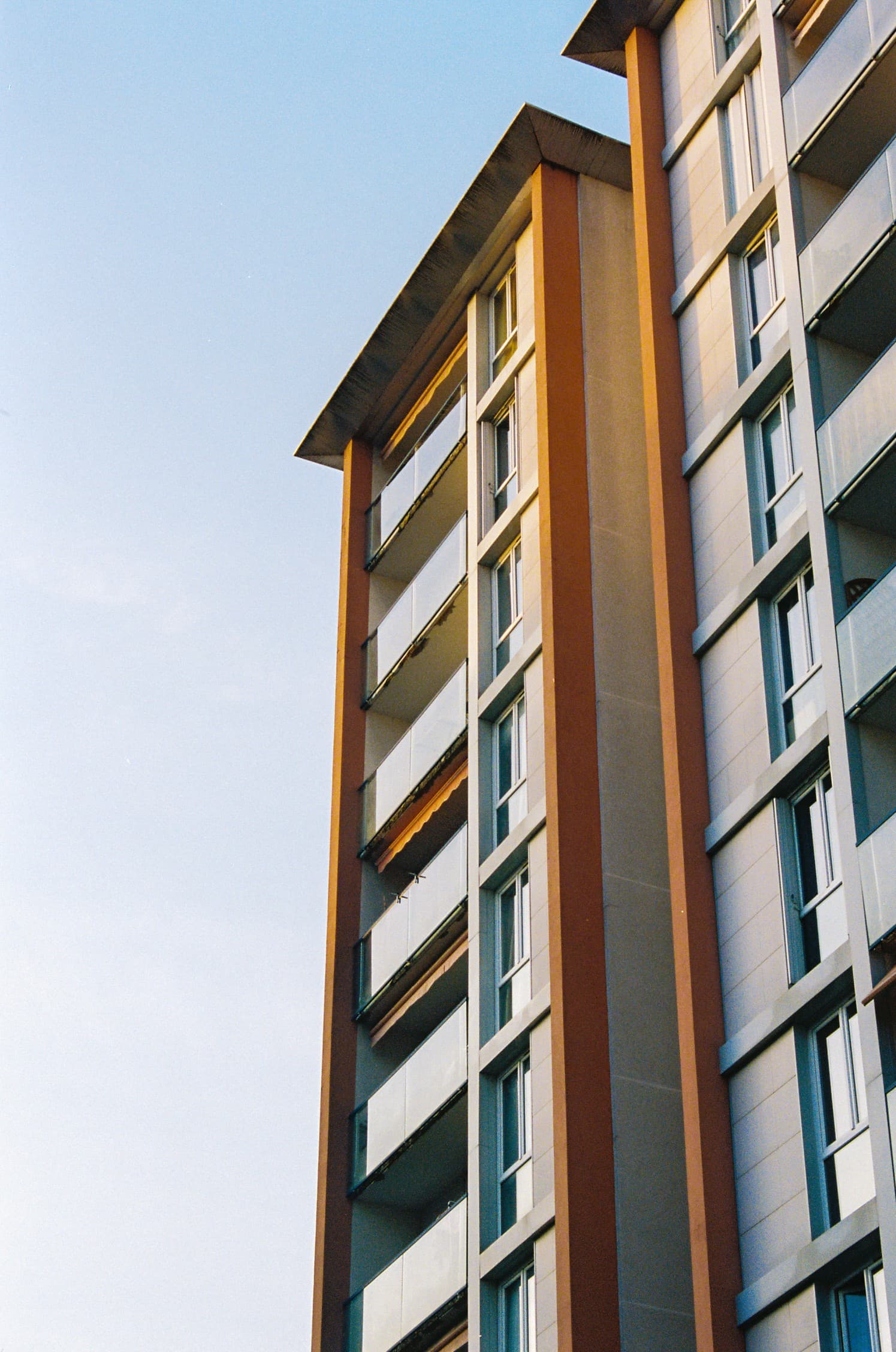 Barthelemy de Mazenod | Architecture | Sunset light caught on the facade of a building in the 14th district of Paris