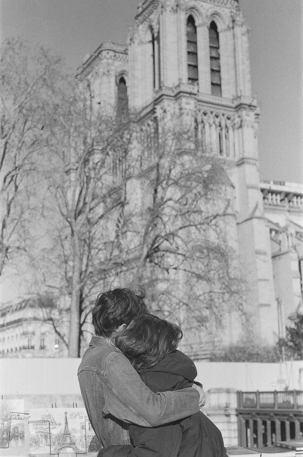 Barthelemy de Mazenod | People of Paris | Couple hugging and watching Notre Dame Cathedral