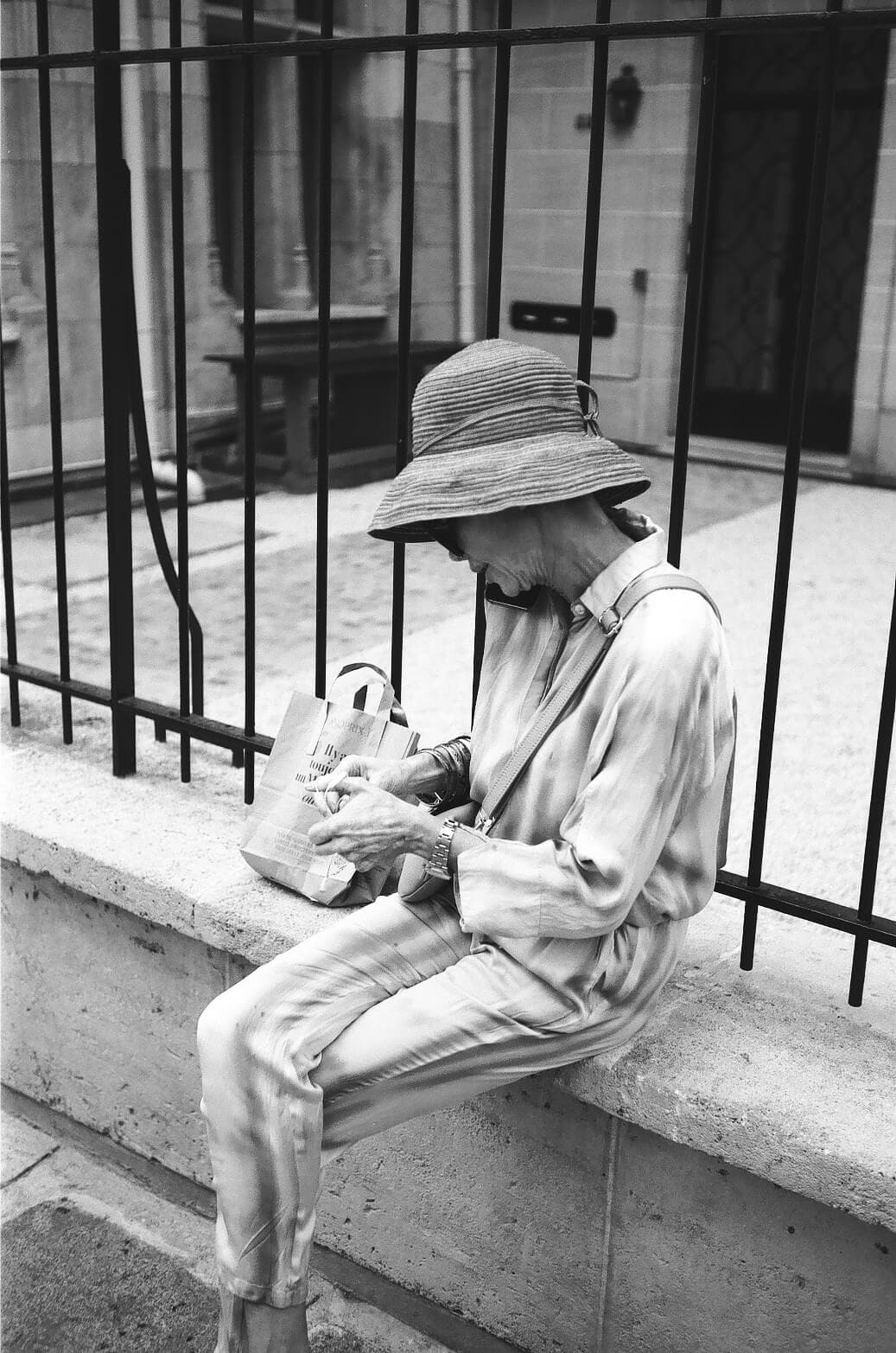 Barthelemy de Mazenod | People of Paris | A stylish woman one the phone